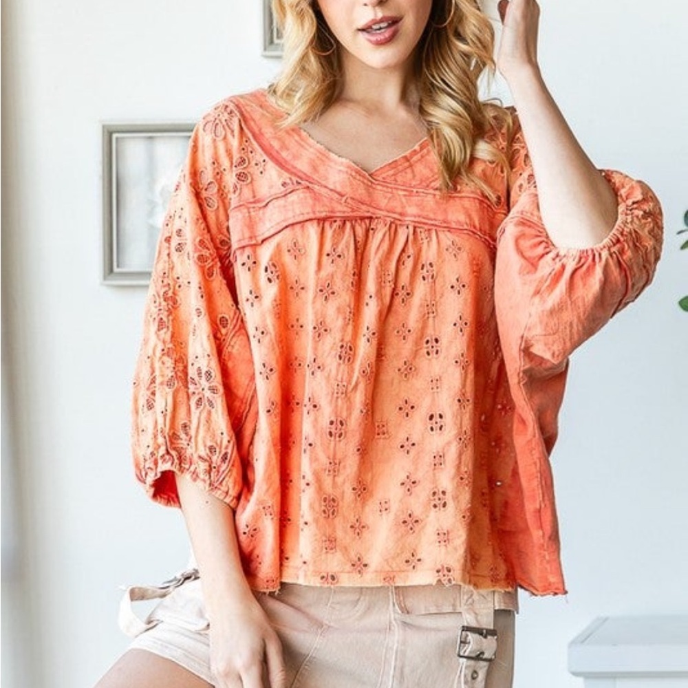 Adorable cropped Oli & Hali orange top